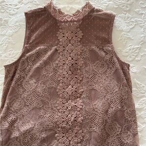 SOLD! Cable & Gauge ladies mauve lace short sleeved top size M